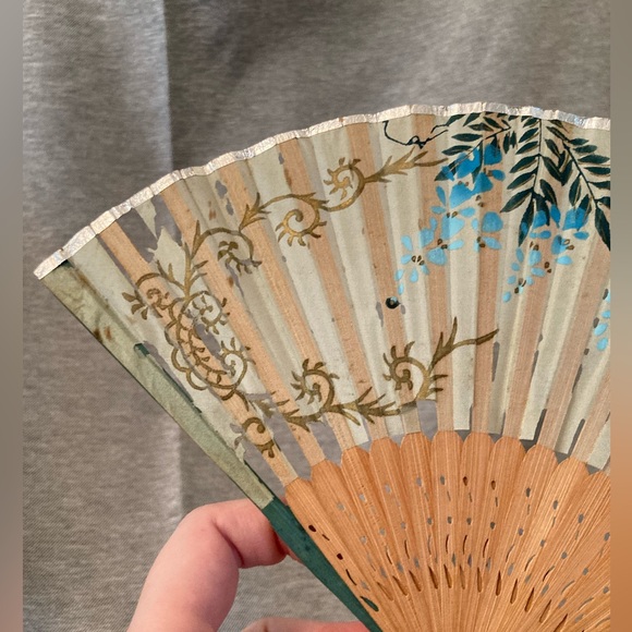 Butterfly Floral Vintage Folding Fan - Picture 9 of 16